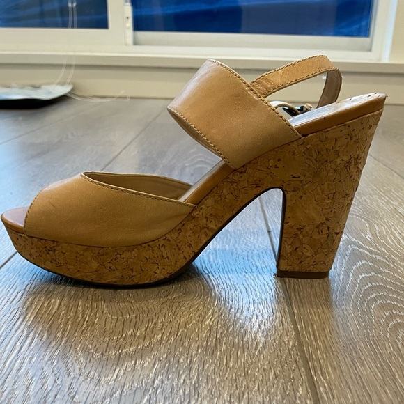 Size 8.5 Adrienne Vittadini cork heels - Picture 7 of 8